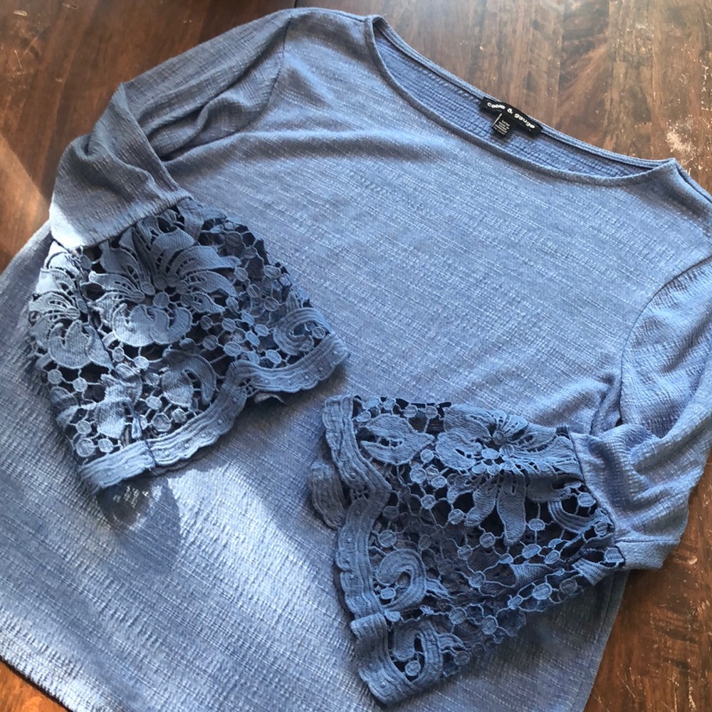 Cable & Guage 3/4 Bell Sleeve Top